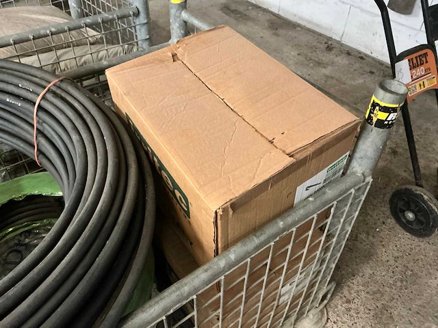 Divers aannemersmateriaal - afbeelding 5 van  11