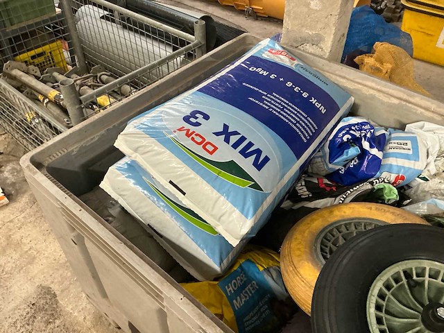 Divers aannemersmateriaal - afbeelding 11 van  11