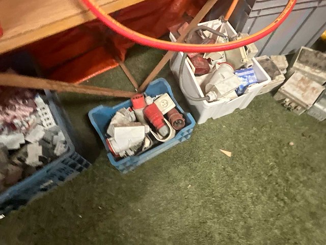 Divers aannemersmateriaal - afbeelding 6 van  17