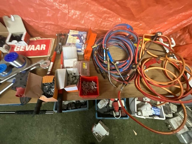 Divers aannemersmateriaal - afbeelding 15 van  17