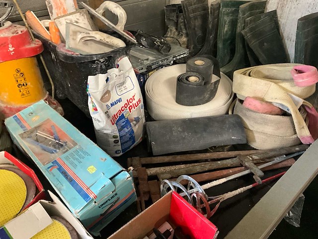 Divers aannemersmatriaal - afbeelding 3 van  11