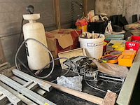 Divers aannemersmatriaal - afbeelding 5 van  11