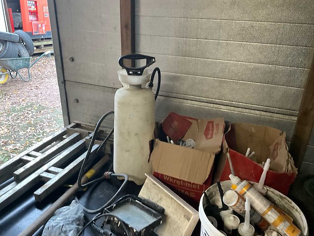 Divers aannemersmatriaal - afbeelding 10 van  11