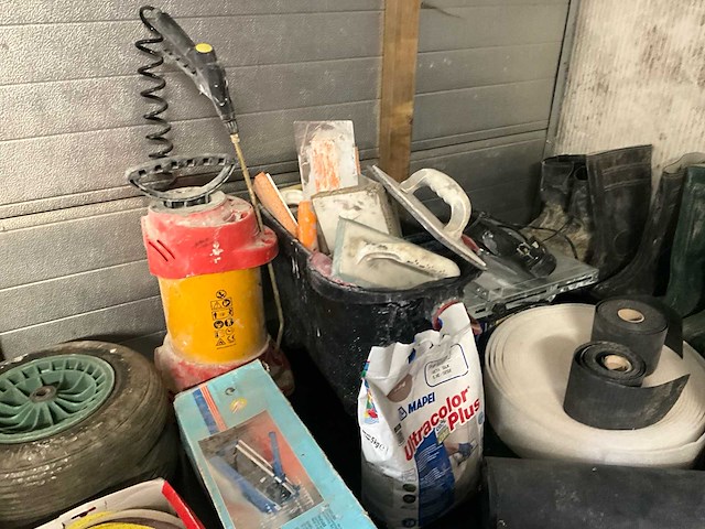 Divers aannemersmatriaal - afbeelding 6 van  12