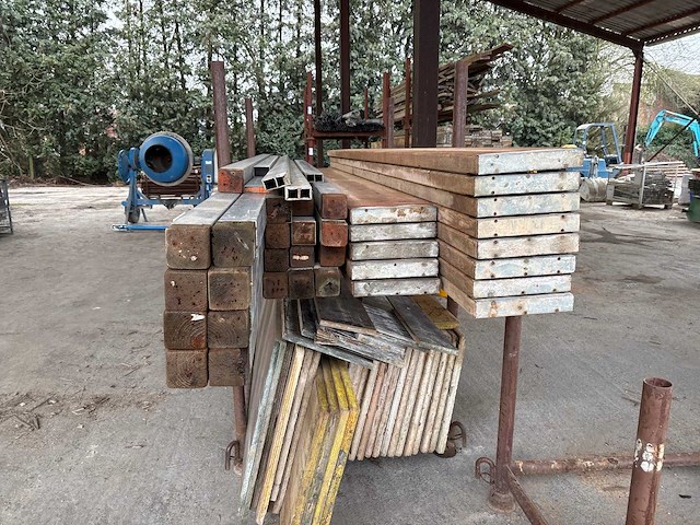 Divers bekistingsmateriaal - afbeelding 1 van  4