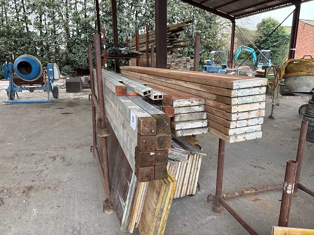 Divers bekistingsmateriaal - afbeelding 2 van  4