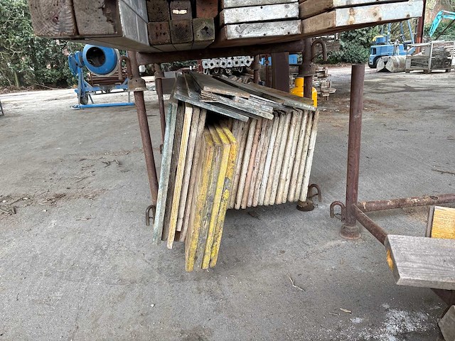 Divers bekistingsmateriaal - afbeelding 3 van  4