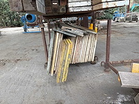 Divers bekistingsmateriaal - afbeelding 3 van  4