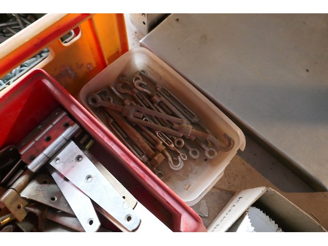 Divers bevestigingsmateriaal + zaagbladen - afbeelding 4 van  5