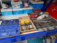 Divers boormateriaal + professioneel breekmes - afbeelding 1 van  5