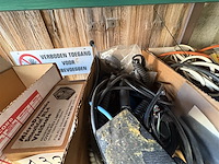 Divers communicatie materiaal - afbeelding 2 van  2