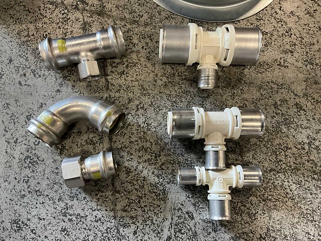 Divers cv-installatiemateriaal - afbeelding 6 van  13