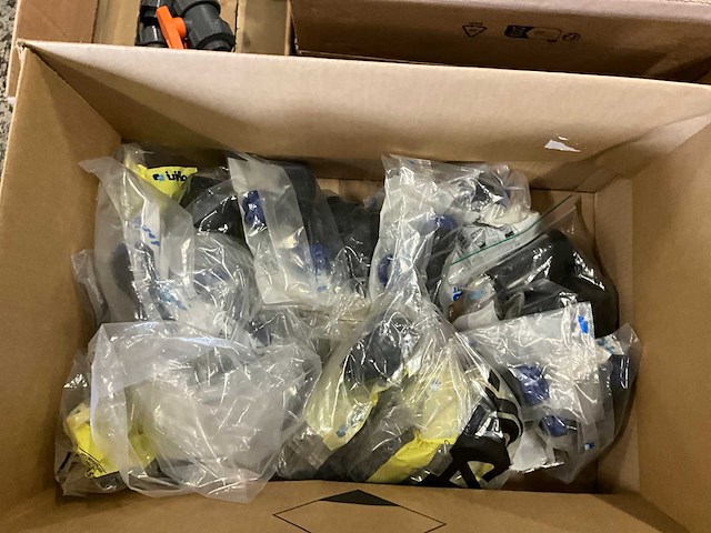 Divers cv-installatiemateriaal - afbeelding 3 van  16