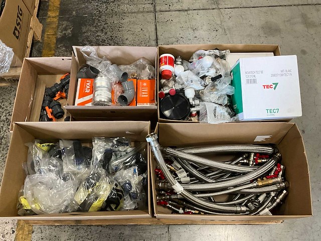 Divers cv-installatiemateriaal - afbeelding 1 van  16