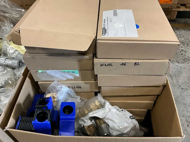 Divers cv-installatiemateriaal - afbeelding 9 van  17