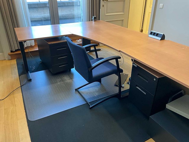 Divers design kantoormeubilair (13x) - afbeelding 15 van  34