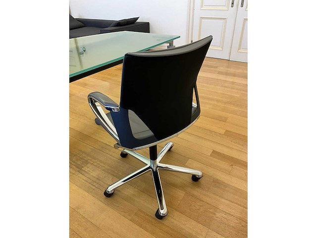 Divers design kantoormeubilair (13x) - afbeelding 31 van  34