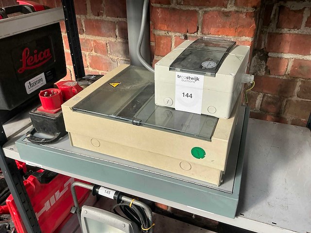 Divers elektrisch materiaal - afbeelding 1 van  8