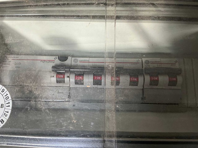 Divers elektrisch materiaal - afbeelding 3 van  8