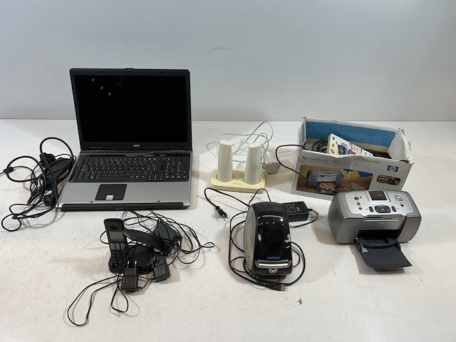 Divers elektro materiaal - afbeelding 1 van  7