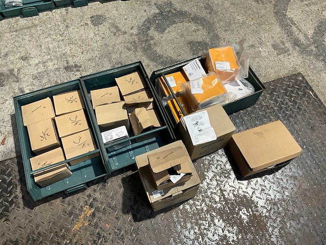 Divers elektronische regelkranen (20x) - afbeelding 1 van  10