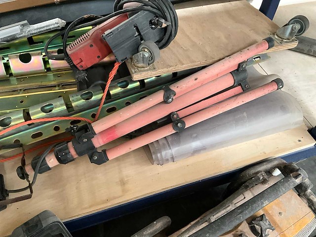 Divers gereedschap en bevestigingsmaterialen - afbeelding 8 van  12