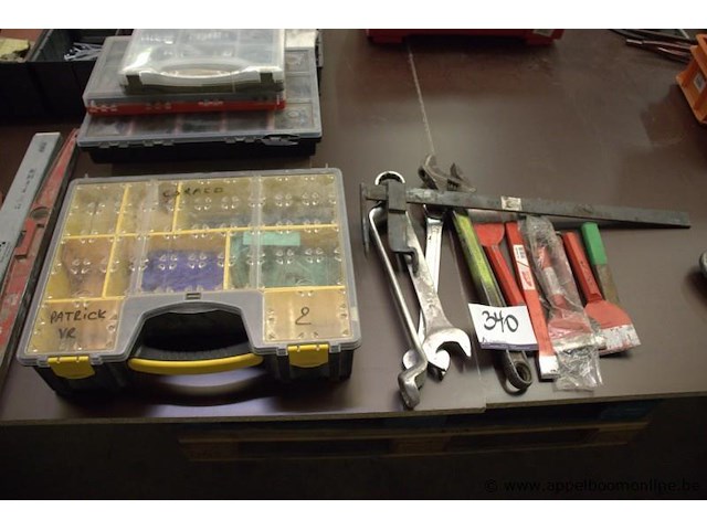 Divers gereedschap en opbergkoffers - afbeelding 1 van  3