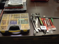 Divers gereedschap en opbergkoffers - afbeelding 1 van  3
