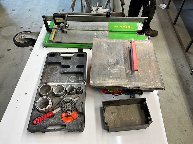 Divers handgereedschap - afbeelding 1 van  9