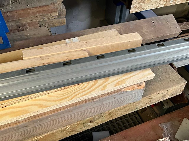 Divers hout en bouwtoebehoren - afbeelding 5 van  15