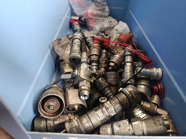 Divers hydraulica toebehoren voor vrachtwagen - afbeelding 1 van  3