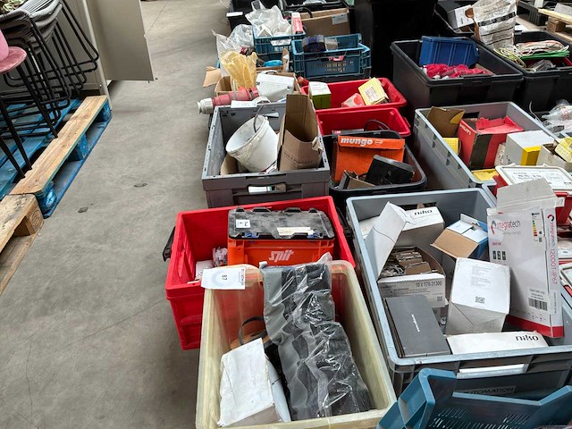Divers installatiemateriaal - afbeelding 1 van  26