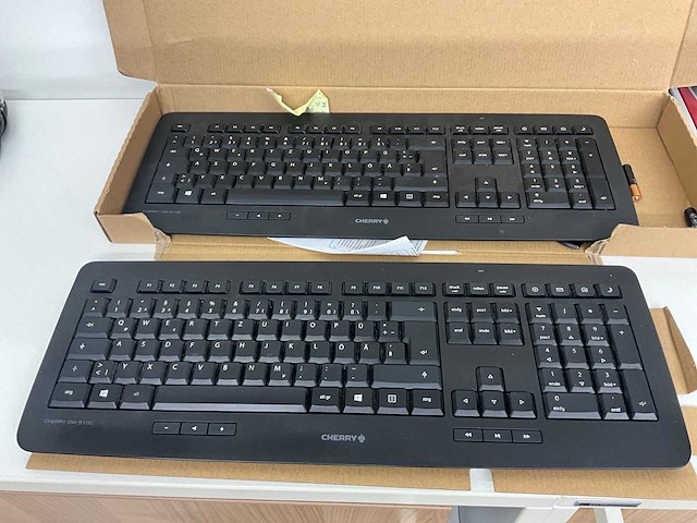 Divers it materiaal - afbeelding 8 van  26