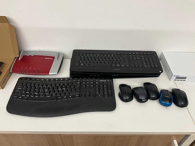 Divers it materiaal - afbeelding 9 van  26