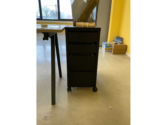 Divers kantoormeubilair - afbeelding 3 van  18