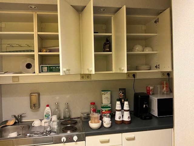 Divers kantoormeubilair - afbeelding 6 van  18