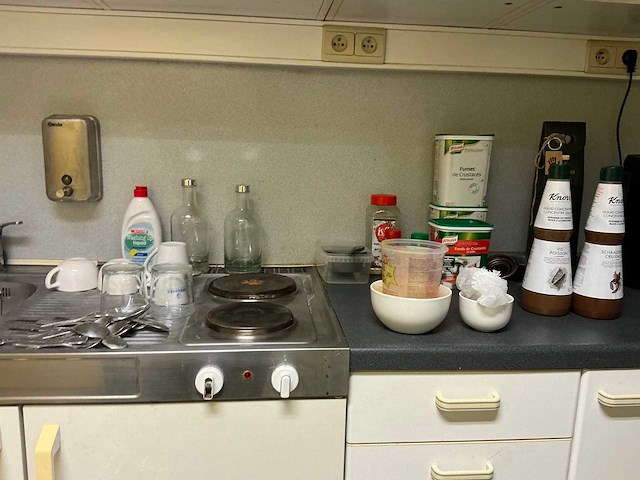 Divers kantoormeubilair - afbeelding 7 van  18