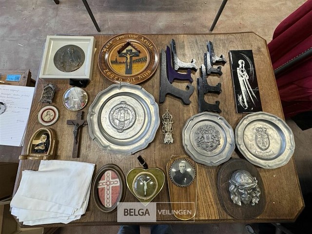 Divers kerkelijke artikelen - afbeelding 1 van  5