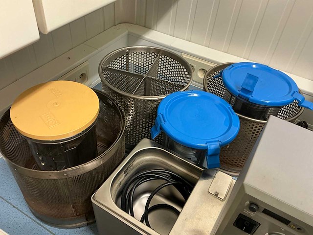 Divers laboratoriumapparatuur (7x) - afbeelding 4 van  12