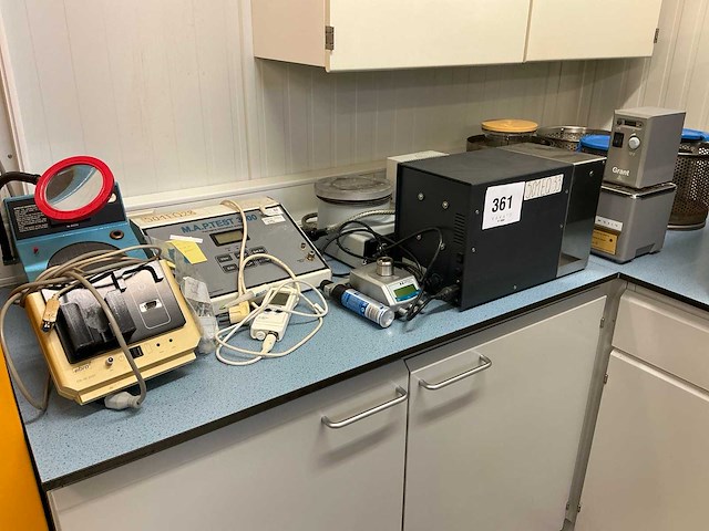 Divers laboratoriumapparatuur (7x) - afbeelding 1 van  12