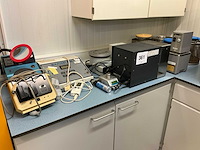 Divers laboratoriumapparatuur (7x) - afbeelding 1 van  12