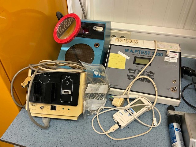 Divers laboratoriumapparatuur (7x) - afbeelding 5 van  12