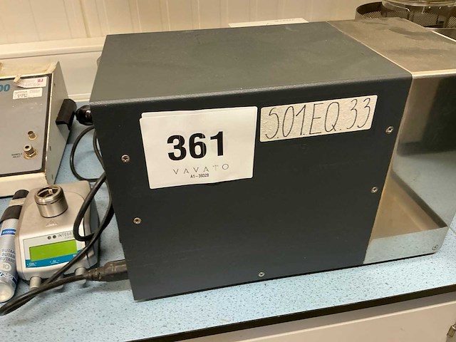 Divers laboratoriumapparatuur (7x) - afbeelding 10 van  12