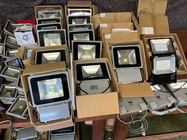 Divers lot led verstralers - afbeelding 5 van  10