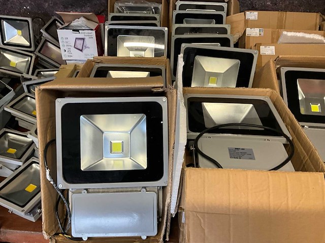 Divers lot led verstralers - afbeelding 9 van  10