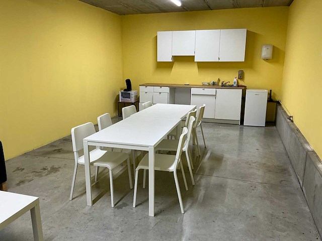 Divers meubilair en keukentoestellen - afbeelding 3 van  11