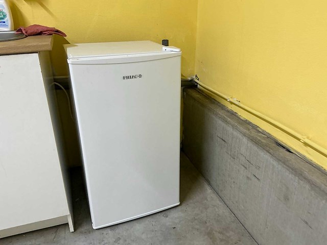 Divers meubilair en keukentoestellen - afbeelding 6 van  11