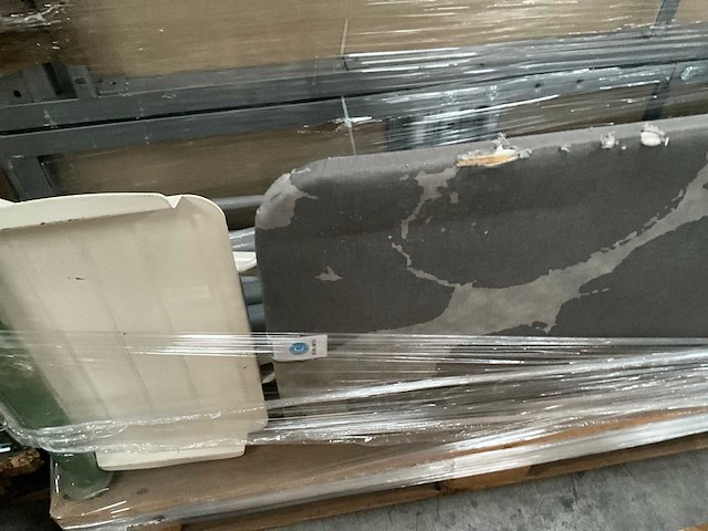 Divers meubilair/bureeltafels - afbeelding 2 van  15