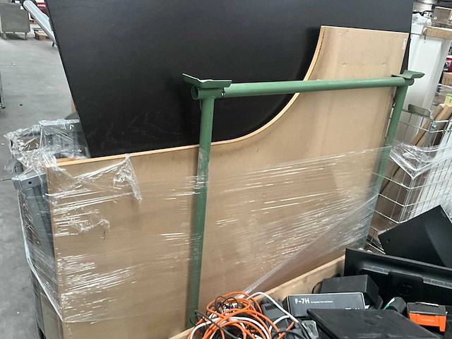 Divers meubilair/bureeltafels - afbeelding 6 van  15