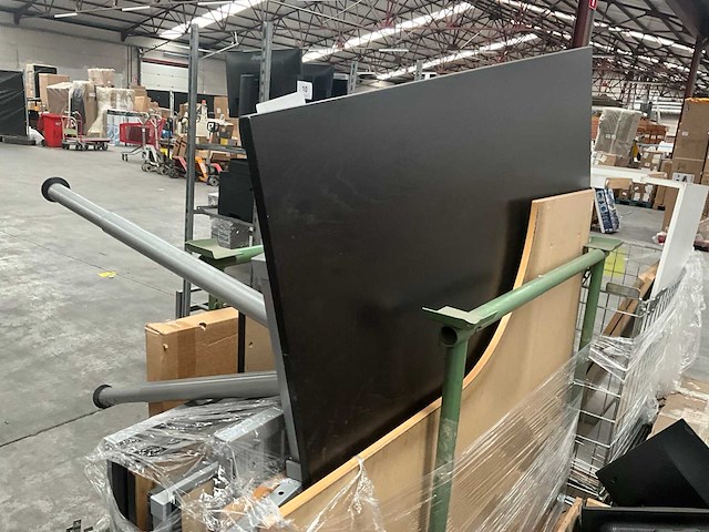 Divers meubilair/bureeltafels - afbeelding 8 van  15